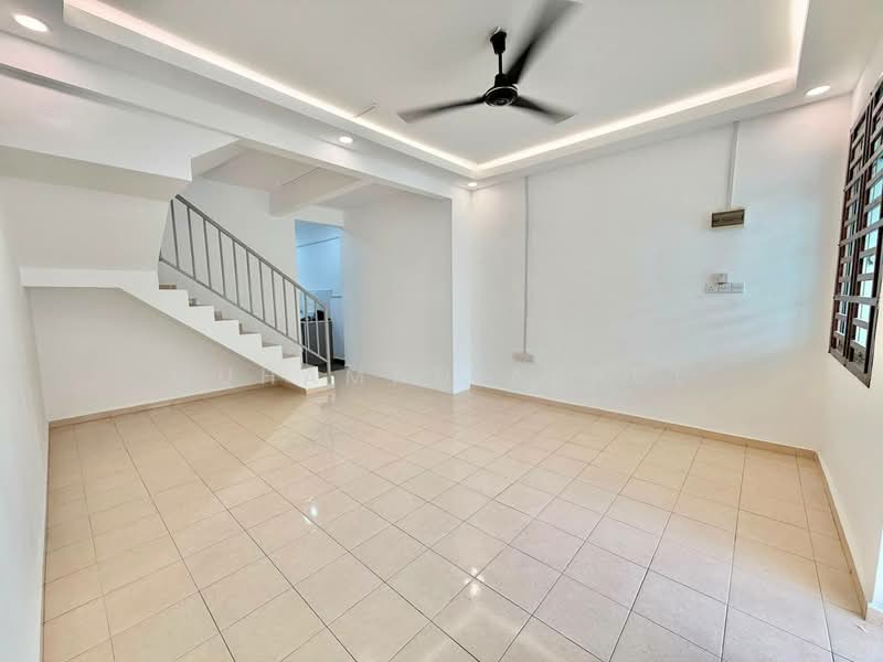 Rumah Teres 2-Tingkat untuk Dijual di Taman Sri Kluang (Kluang) - Muhamad Asrul - Living Room - PropertyGuru.com.my