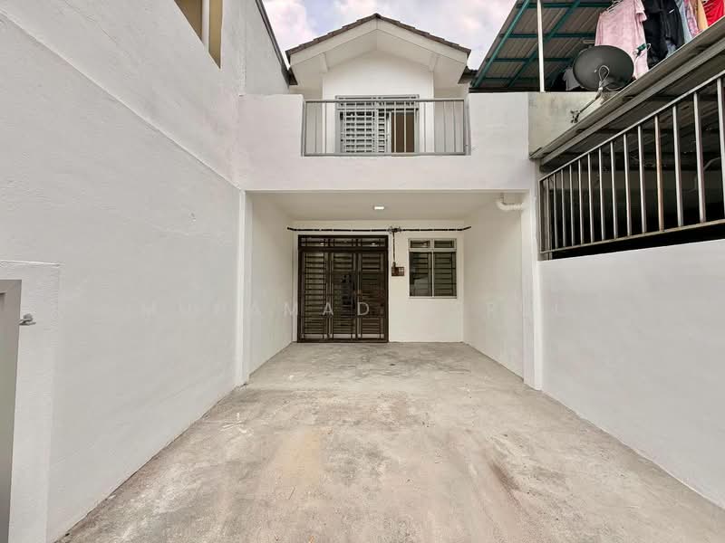 Rumah Teres 2-Tingkat untuk Dijual di Taman Sri Kluang (Kluang) - Muhamad Asrul - Exterior - PropertyGuru.com.my