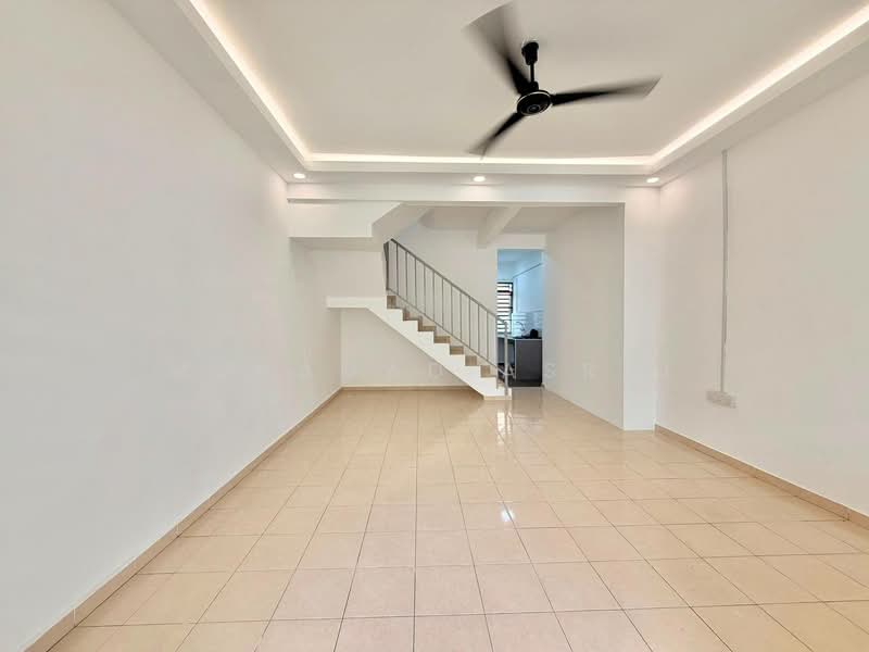Rumah Teres 2-Tingkat untuk Dijual di Taman Sri Kluang (Kluang) - Muhamad Asrul - Living Room - PropertyGuru.com.my