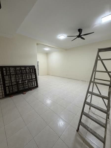 Rumah Teres 2-Tingkat untuk Dijual di Taman Dato' Chellam (Ulu Tiram) - Ee Fong Toh - Living Room - PropertyGuru.com.my