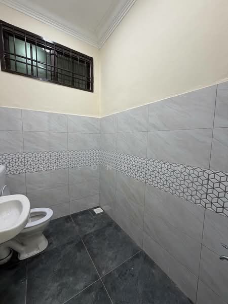 Rumah Teres 2-Tingkat untuk Dijual di Taman Dato' Chellam (Ulu Tiram) - Ee Fong Toh - Bathroom - PropertyGuru.com.my