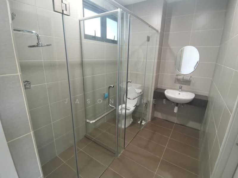 Kediaman Servis untuk Disewa di Pacific Star - Jason Chee - Bathroom - PropertyGuru.com.my