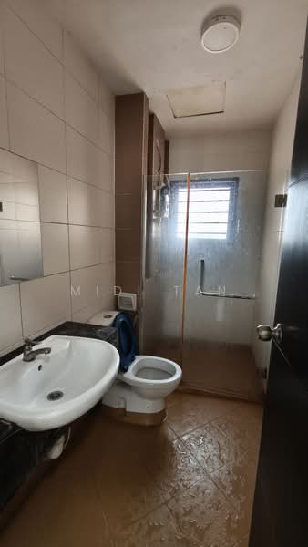 Pangsapuri untuk Disewa di Desa Idaman Residences - Midi Tan - Bathroom - PropertyGuru.com.my