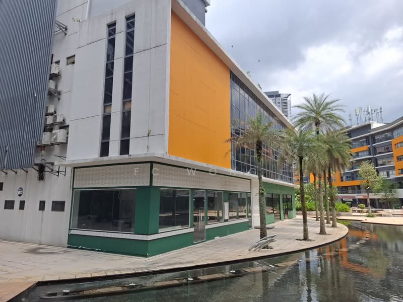 Shop / Office untuk Disewa di Pusat Bandar Puchong (Puchong) - FC Wong - Exterior 4 Story Setiawalk Building - PropertyGuru.com.my