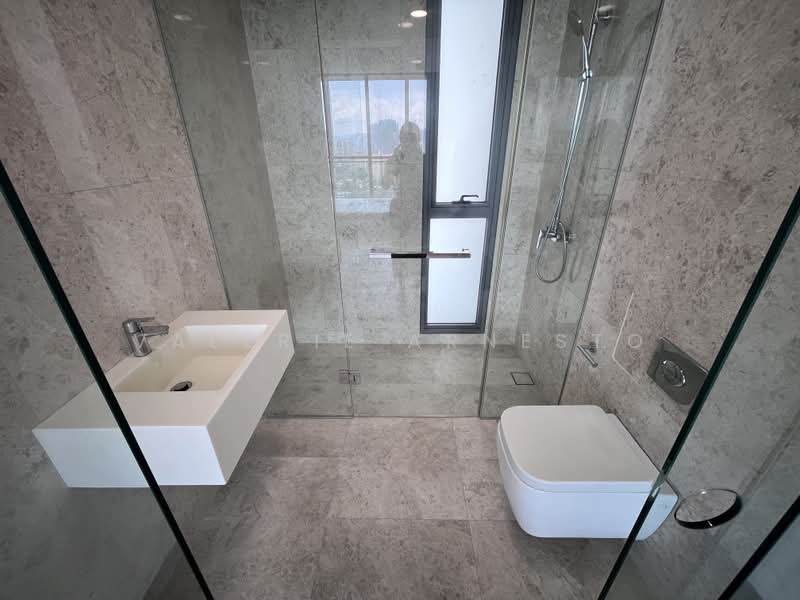 Condominium for Rent at The Fennel - Valerie Arnesto - Master Bathroom - PropertyGuru.com.my