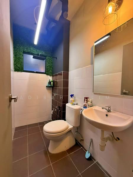 Pangsapuri untuk Dijual di Residensi Alam Damai (PR1MA @ Alam Damai) - Adibah Salim - Bathroom - PropertyGuru.com.my
