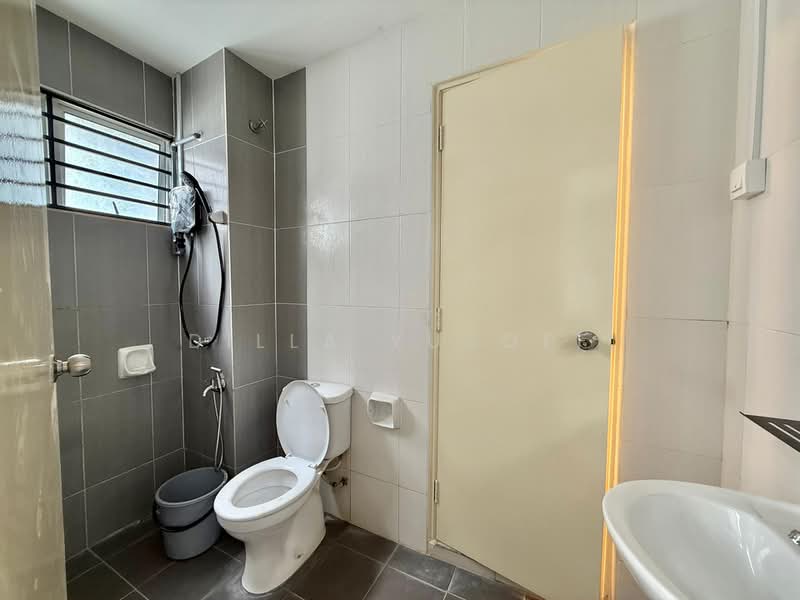 2-storey Terraced House for Rent in Taman Dato Demang (Seri Kembangan) - DILLA YUSOFF - Bathroom - PropertyGuru.com.my