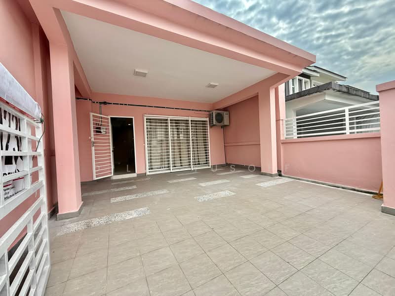 2-storey Terraced House for Rent in Taman Dato Demang (Seri Kembangan) - DILLA YUSOFF - Exterior - PropertyGuru.com.my