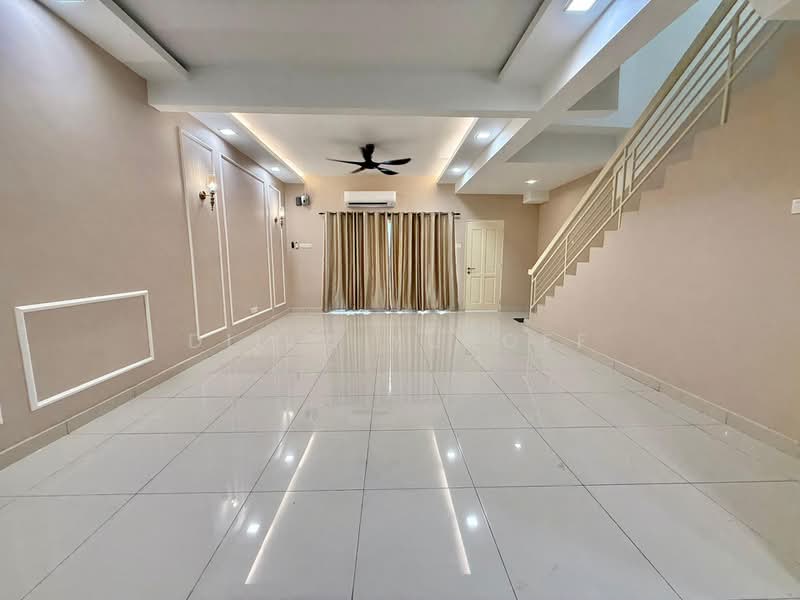 2-storey Terraced House for Rent in Taman Dato Demang (Seri Kembangan) - DILLA YUSOFF - Living Room - PropertyGuru.com.my