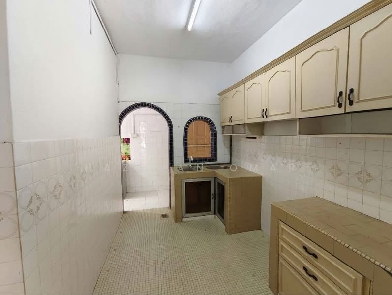 Rumah Teres 2-Tingkat untuk Dijual di Taman Sri Gombak (Gombak) - Hazeman Omar - Kitchen - PropertyGuru.com.my