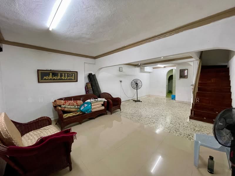 Rumah Teres 2-Tingkat untuk Dijual di Taman Selayang Utama (Selayang) - Shaziery Iskandar - Living Room - PropertyGuru.com.my