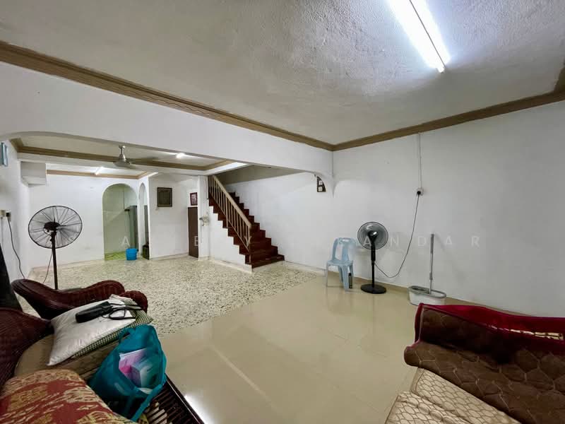Rumah Teres 2-Tingkat untuk Dijual di Taman Selayang Utama (Selayang) - Shaziery Iskandar - Living Room - PropertyGuru.com.my