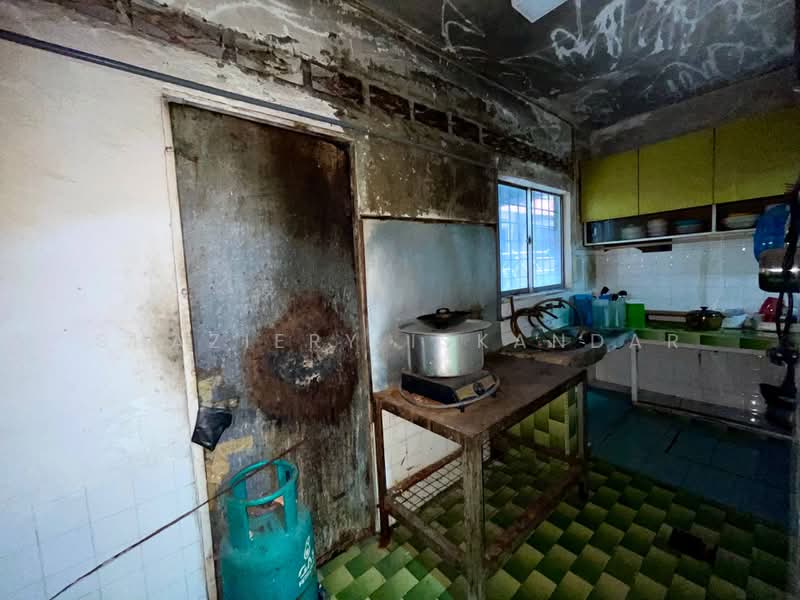 Rumah Teres 2-Tingkat untuk Dijual di Taman Selayang Utama (Selayang) - Shaziery Iskandar - Kitchen - PropertyGuru.com.my