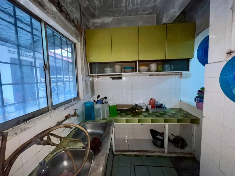 Rumah Teres 2-Tingkat untuk Dijual di Taman Selayang Utama (Selayang) - Shaziery Iskandar - Kitchen - PropertyGuru.com.my