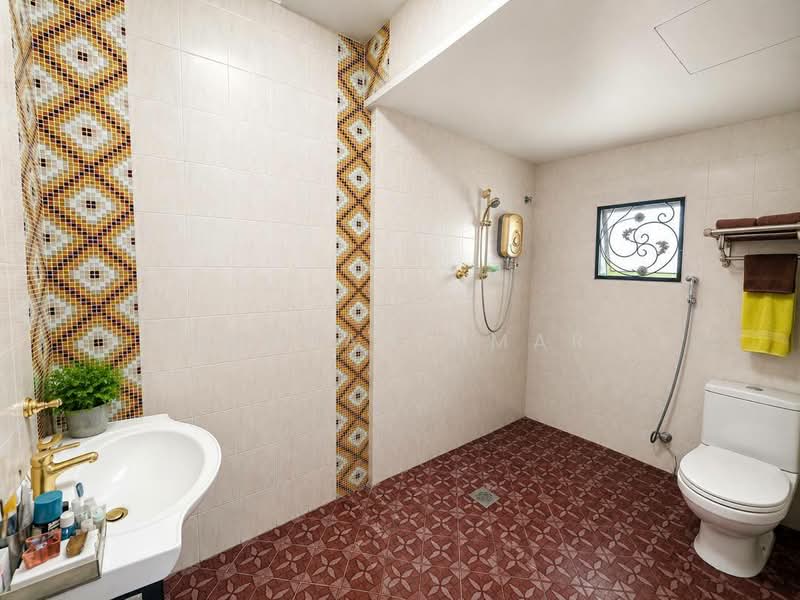 2.5-storey Terraced House for Sale in Bandar Sri Damansara (Selangor) - Nadrah Omar - Bathroom - PropertyGuru.com.my