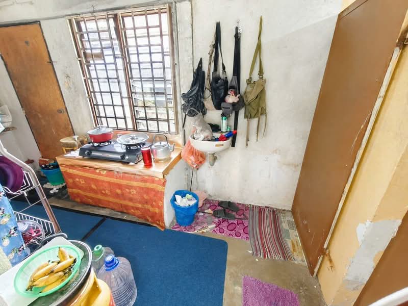 Rumah Teres 1-Tingkat untuk Dijual di Taman Zamrud (Ulu Tiram) - Melinda Ee - Kitchen - PropertyGuru.com.my