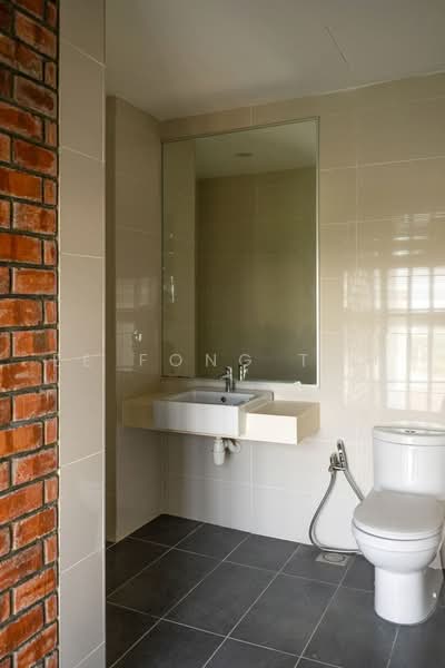 Kediaman Servis untuk Dijual di Southkey Mosaic - Ee Fong Toh - Bathroom - PropertyGuru.com.my