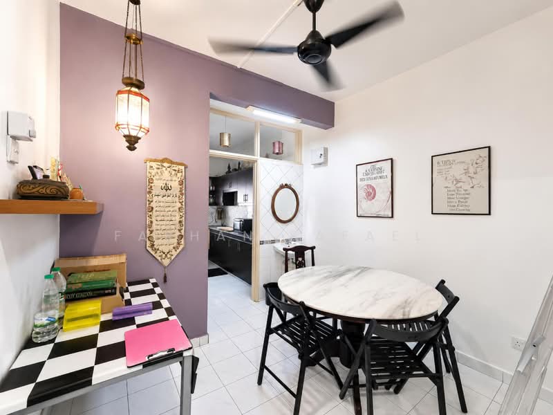 Rumah Teres 2-Tingkat untuk Dijual di Seksyen 13 (Shah Alam) - Farhan Rafael - Dining Room - PropertyGuru.com.my