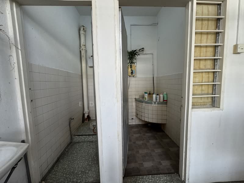 Rumah Teres 2-Tingkat untuk Dijual di Jelutong (Penang) - Eddy Lim - Bathroom - PropertyGuru.com.my