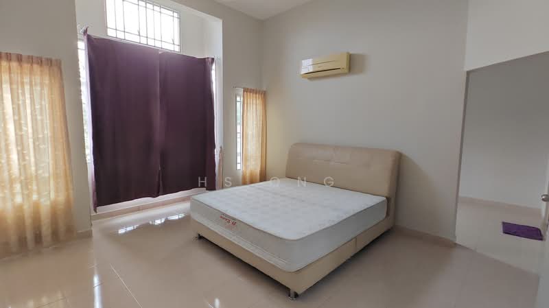 Rumah Teres 2-Tingkat untuk Disewa di Shah Alam (Selangor) - HS Ong - Master Bedroom - PropertyGuru.com.my