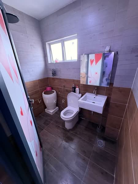 Terraced House for Rent in Bandar Country Homes (Rawang) - Vikram . - Bathroom - PropertyGuru.com.my