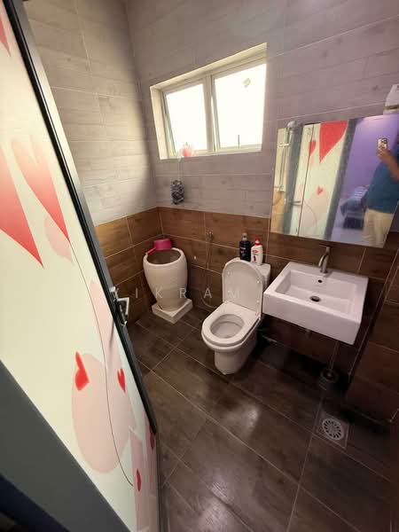 Terraced House for Rent in Bandar Country Homes (Rawang) - Vikram . - Bathroom - PropertyGuru.com.my