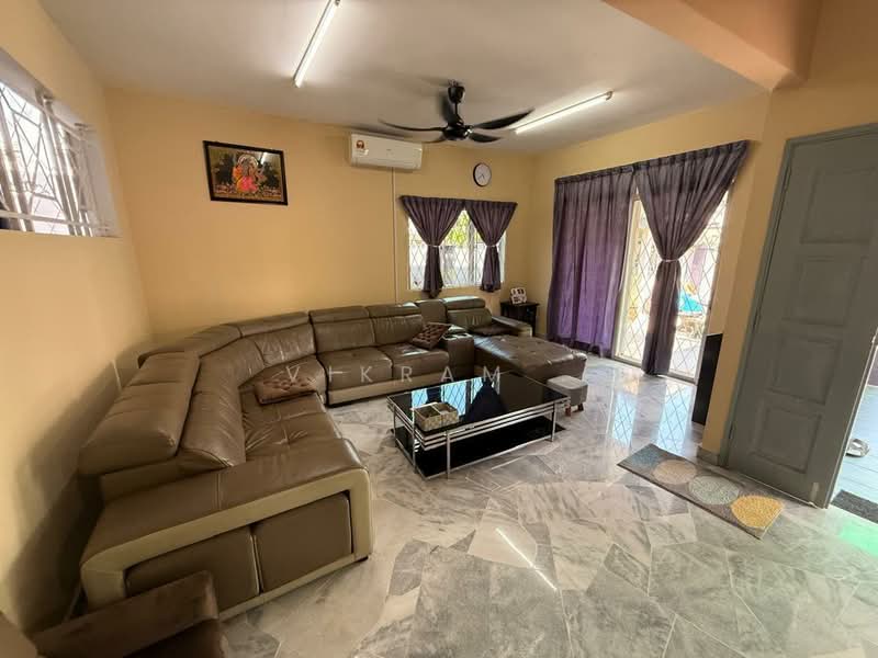 Terraced House for Rent in Bandar Country Homes (Rawang) - Vikram . - Living Room - PropertyGuru.com.my