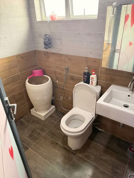 Terraced House for Rent in Bandar Country Homes (Rawang) - Vikram . - Bathroom - PropertyGuru.com.my