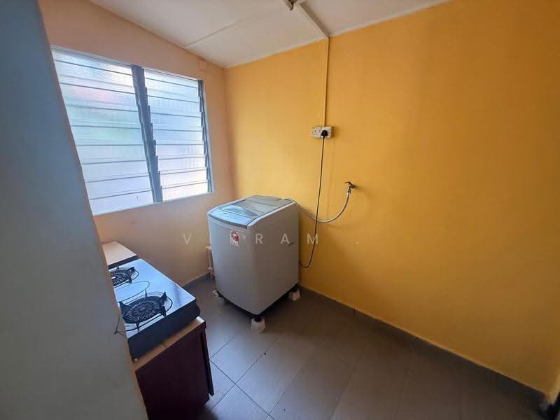Rumah Teres untuk Disewa di Bandar Country Homes (Rawang) - Vikram . - Kitchen - PropertyGuru.com.my