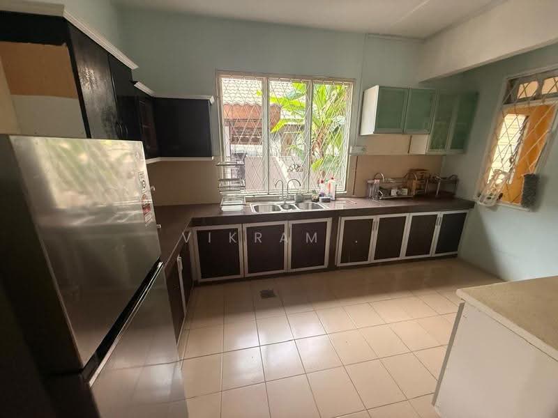 Rumah Teres untuk Disewa di Bandar Country Homes (Rawang) - Vikram . - Kitchen - PropertyGuru.com.my