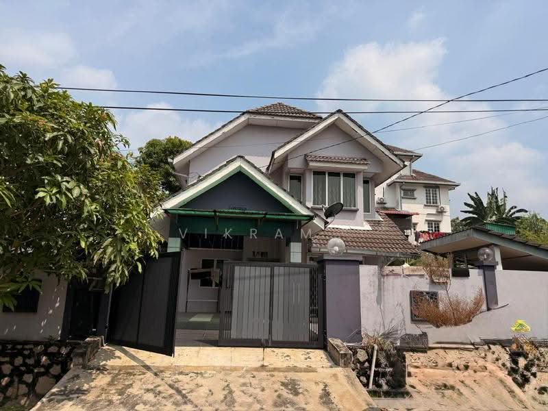 Rumah Teres untuk Disewa di Bandar Country Homes (Rawang) - Vikram . - Exterior - PropertyGuru.com.my
