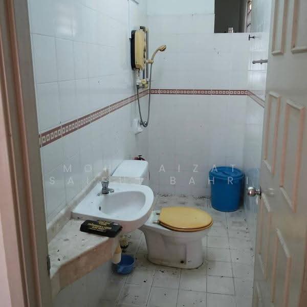 Semi-Detached House for Sale in Saujana Melawati (Melawati) - Mohd Aizat Saiful Bahri - Bathroom - PropertyGuru.com.my