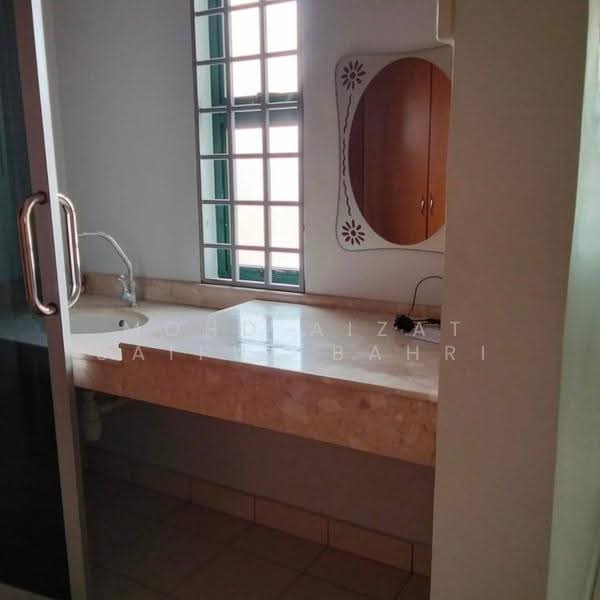 Semi-Detached House for Sale in Saujana Melawati (Melawati) - Mohd Aizat Saiful Bahri - Bathroom - PropertyGuru.com.my