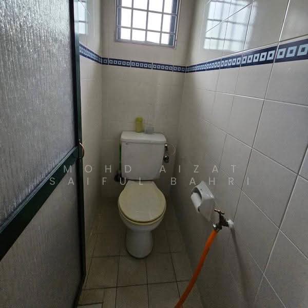Semi-Detached House for Sale in Saujana Melawati (Melawati) - Mohd Aizat Saiful Bahri - Bathroom - PropertyGuru.com.my