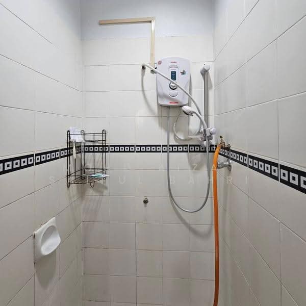 Semi-Detached House for Sale in Saujana Melawati (Melawati) - Mohd Aizat Saiful Bahri - Bathroom - PropertyGuru.com.my