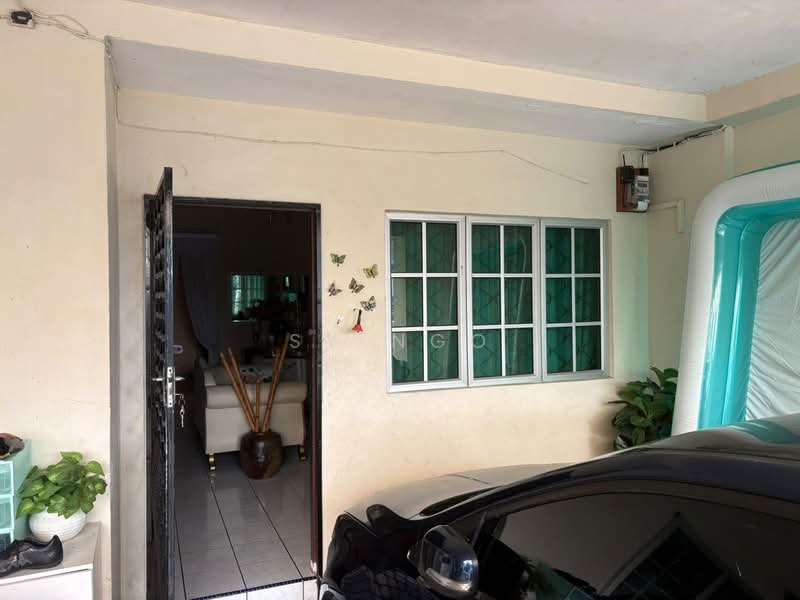 Rumah Teres 1-Tingkat untuk Dijual di Taman Ungku Tun Aminah (Skudai) - SY Ngo - Living Room - PropertyGuru.com.my