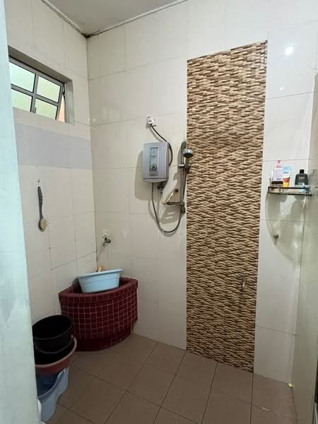 Rumah Teres 1-Tingkat untuk Dijual di Taman Ungku Tun Aminah (Skudai) - SY Ngo - Bathroom - PropertyGuru.com.my