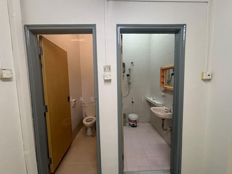Rumah Teres 1-Tingkat untuk Disewa di Taman Johor Jaya (Johor Bahru) - Jason Lim - Bathroom - PropertyGuru.com.my