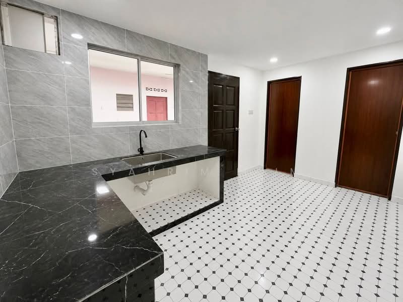 1-storey Terraced House for Sale in Taman Rambai Indah (Jenjarom) - Syahrim Naim - Kitchen - PropertyGuru.com.my