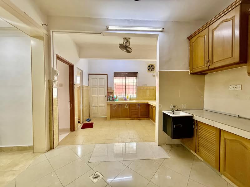 Rumah Teres 2-Tingkat untuk Dijual di Saujana Impian (Kajang) - Zuraidah Dan - Kitchen - PropertyGuru.com.my