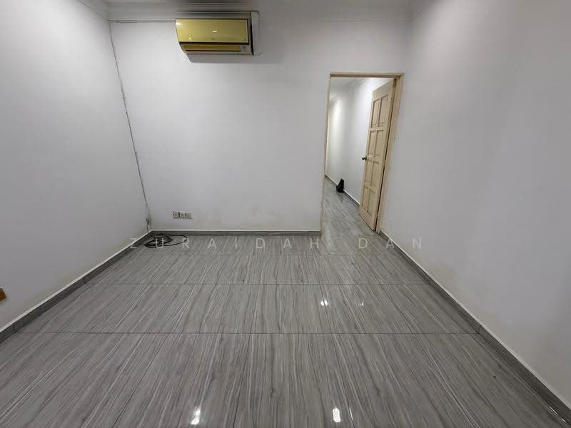 2-storey Terraced House for Sale in Saujana Impian (Kajang) - Zuraidah Dan - Bedroom - PropertyGuru.com.my