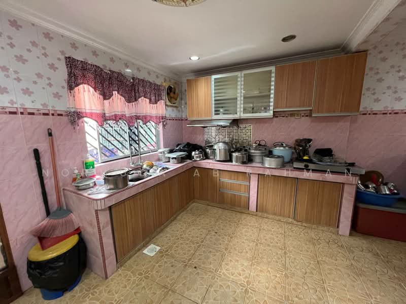1-storey Terraced House for Sale in Seri Kembangan (Selangor) - Norhuda Ab Rahman - Kitchen - PropertyGuru.com.my