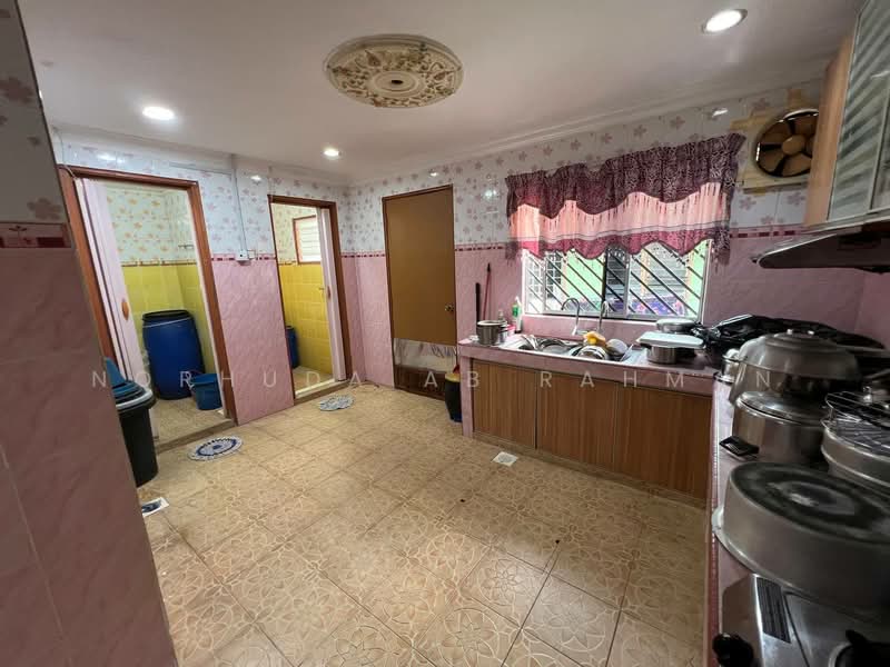 1-storey Terraced House for Sale in Seri Kembangan (Selangor) - Norhuda Ab Rahman - Kitchen - PropertyGuru.com.my