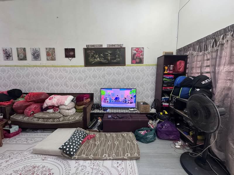 Rumah Berkembar untuk Dijual di Taman Selayang Mutiara (Selayang) - Hazeman Omar - Living Room - PropertyGuru.com.my