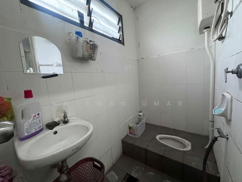 Rumah Berkembar untuk Dijual di Taman Selayang Mutiara (Selayang) - Hazeman Omar - Bathroom - PropertyGuru.com.my