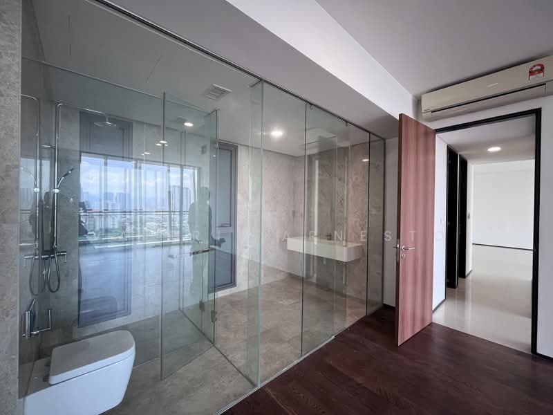 Condominium for Rent at The Fennel - Valerie Arnesto - Master Bathroom - PropertyGuru.com.my