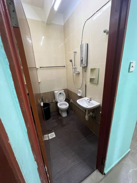 Rumah Teres 2-Tingkat untuk Dijual di Taman Gembira (Klang) - Vikram . - Bathroom - PropertyGuru.com.my