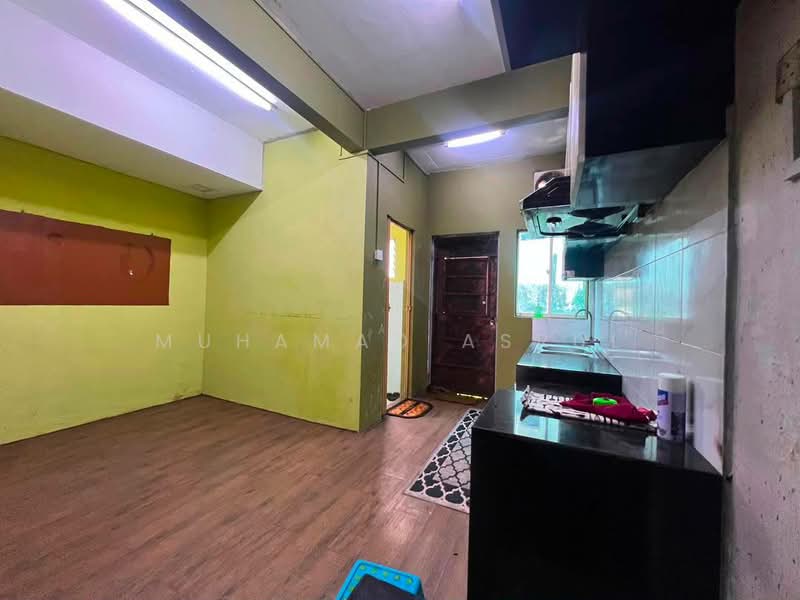 2-storey Terraced House for Sale in Taman Puteri Wangsa (Ulu Tiram) - Muhamad Asrul - Kitchen - PropertyGuru.com.my