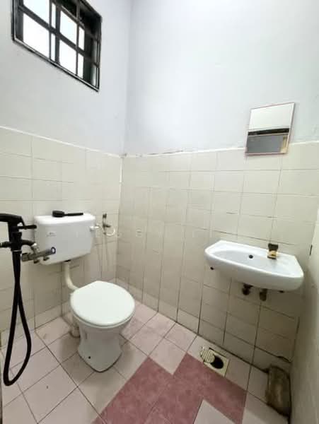 Rumah Teres 1-Tingkat untuk Dijual di Klang (Selangor) - Peggy Lim - Bathroom - PropertyGuru.com.my