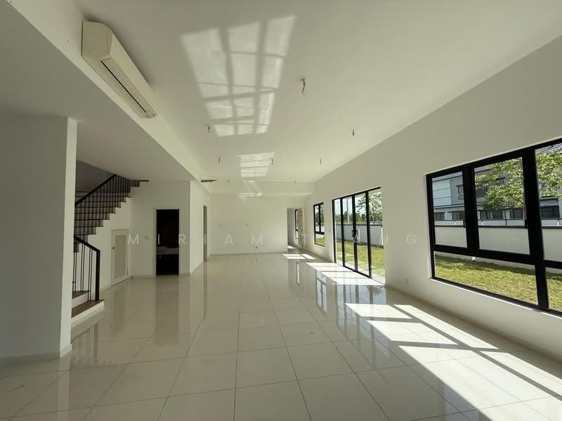 Rumah Berkembar untuk Dijual di Telok Panglima Garang (Selangor) - Miriam Tsang - Living Room - PropertyGuru.com.my